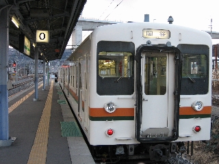 伊那上郷で乗り遅れてたら、コイツに乗ってきたコトでせう(笑)