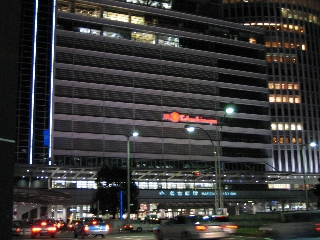 駅ビル以外の何物でもない建物(^^;