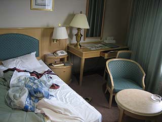 引き出しが半開きなのは元からですよ?(^^;