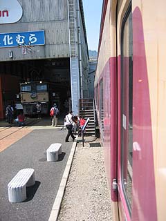 車掌のドア閉め確認の視界(笑)