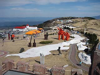 ←の城の塔の上から撮ってみる