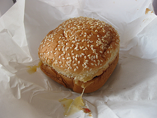 コチラは至ってシンプルなバーガー