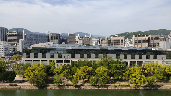 北:市立基町高校の体育館…